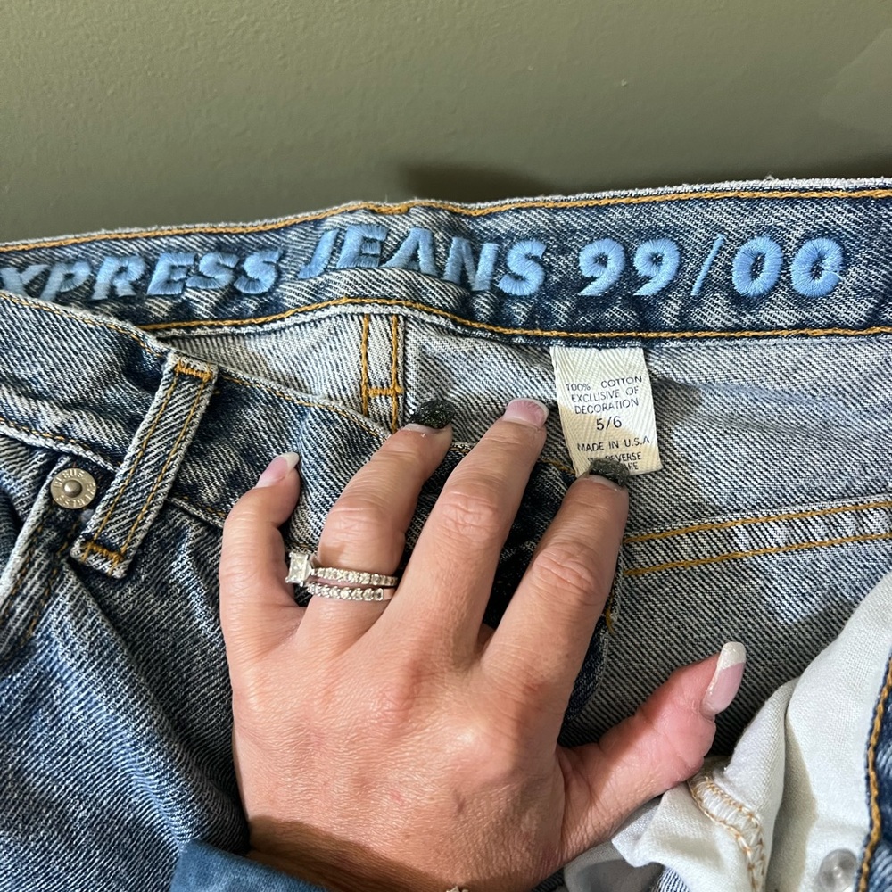 Embroidered capris size 5/6 like new